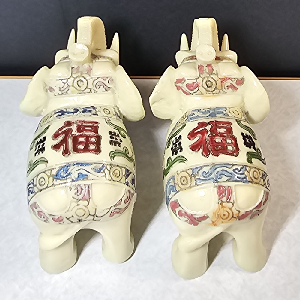 💥 SOLD 💥 Intricate Cream Elephant Figurines with Colorful Patterns - Picture 8 of 12